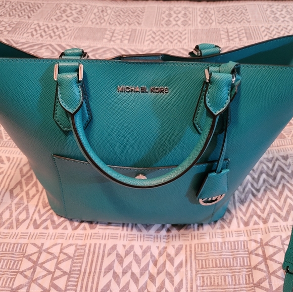 Stunning Michael Kors Large Turquoise Tote - RARE/HTF - Picture 13 of 15
